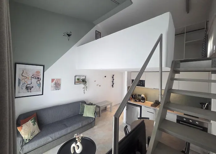 Armonia Seaside Lofts 아파트